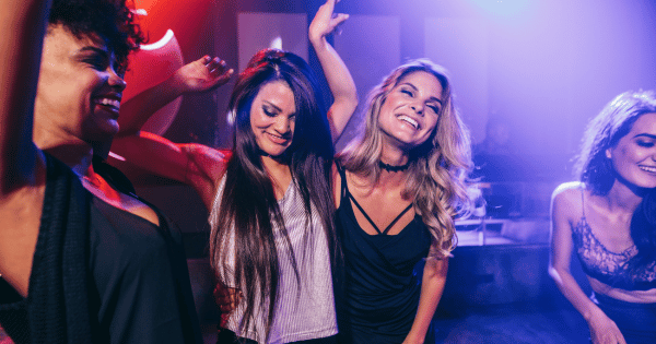 Cena "porta un amico single" da Culto Beach Club: 11 posti liberi