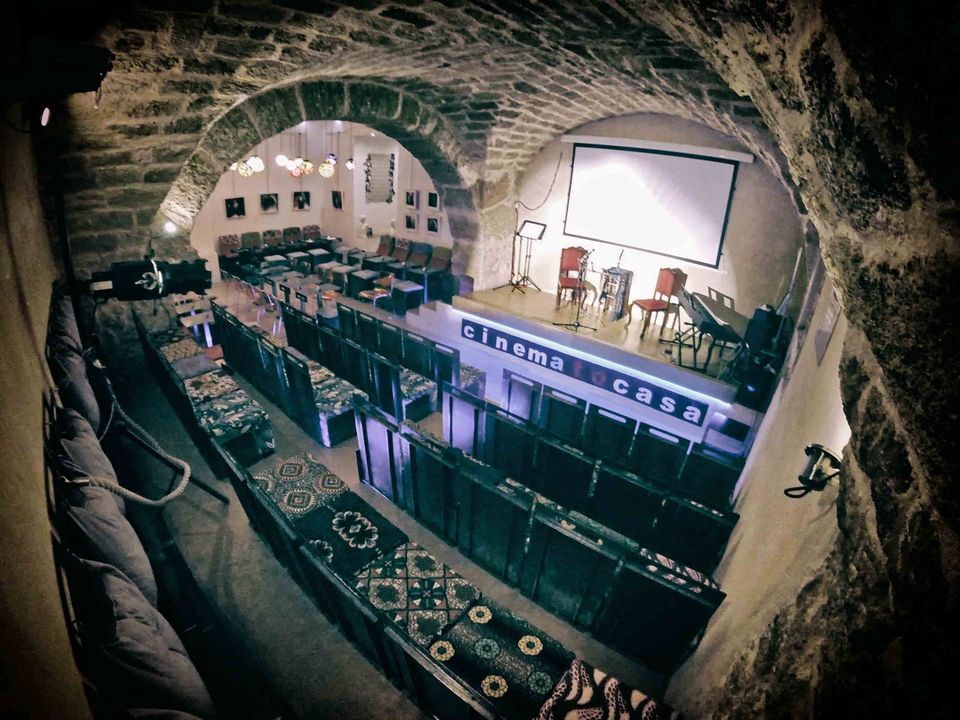 Cena Sconnessi da Cinematocasa - Dove il cinema ha un gusto diverso: 7 posti liberi