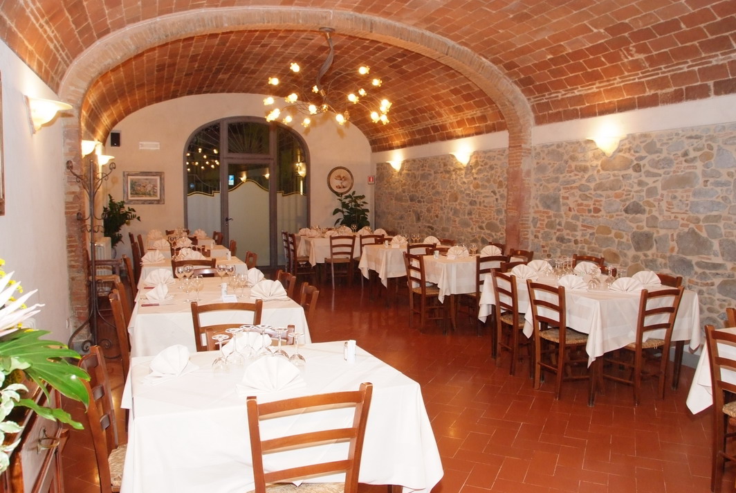 ASSEDIO ALLA VILLA 🍷🍷FESTA DEL VINO🍷 da Il Falcone: 9 posti liberi