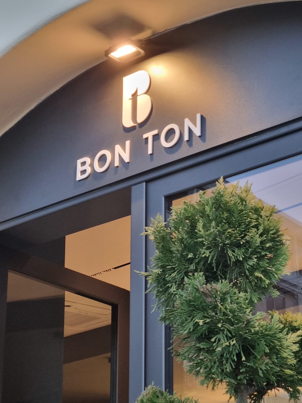 Bon Ton Lounge Bar