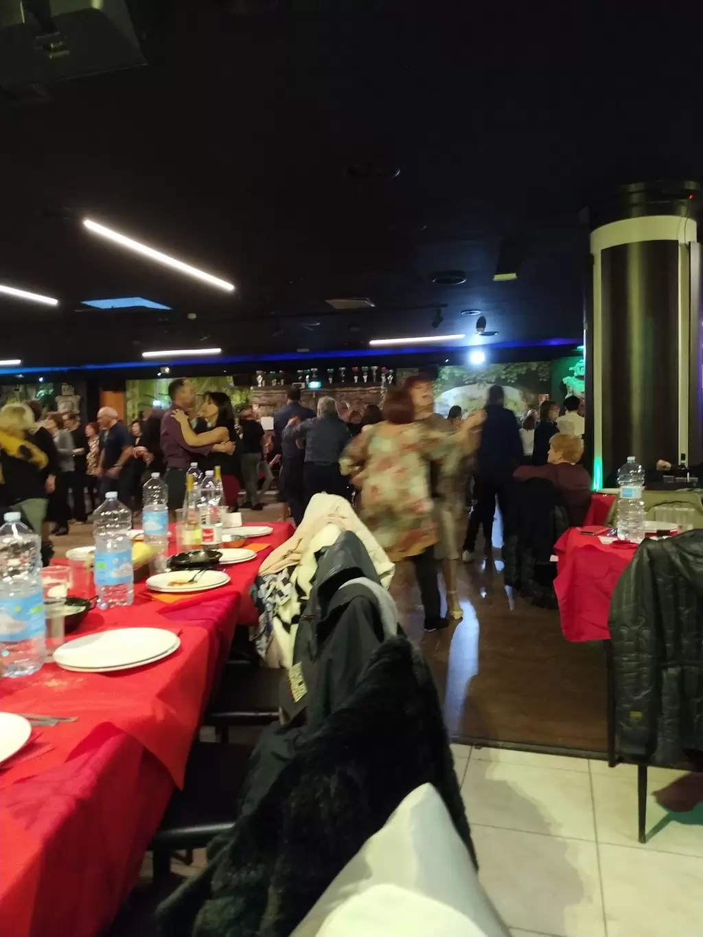 Bailando bachata y salsa