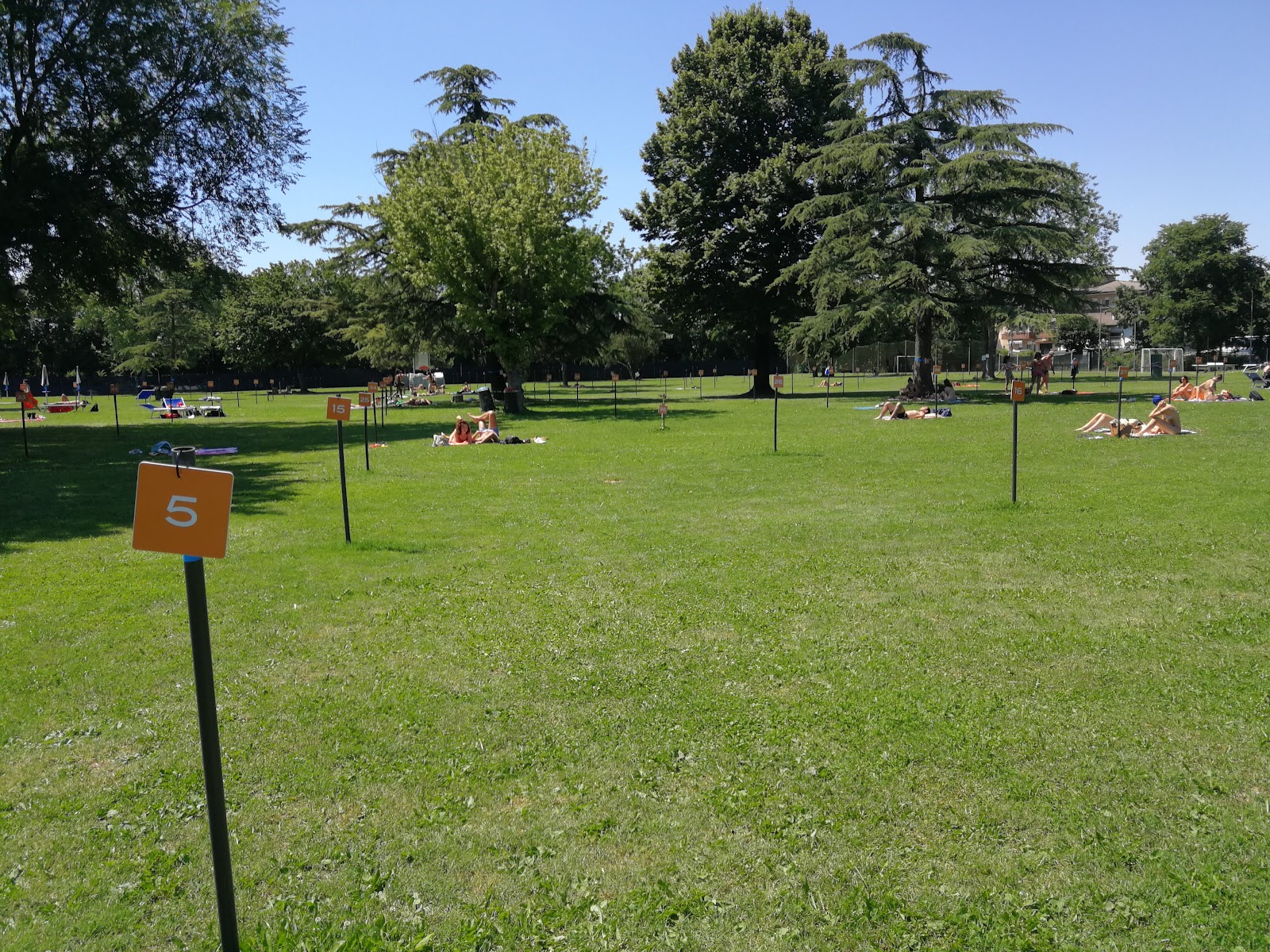 Apertura piscina esterna