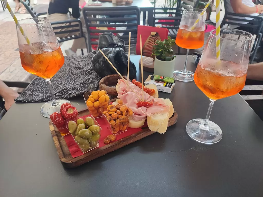 English Aperitif - Let’s Speak English