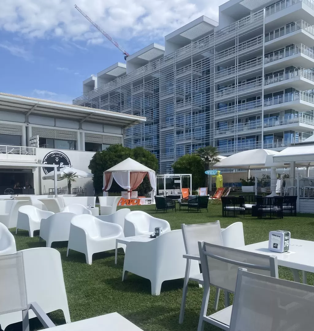 🌅 Aperitivo e bagno al mare a Jesolo