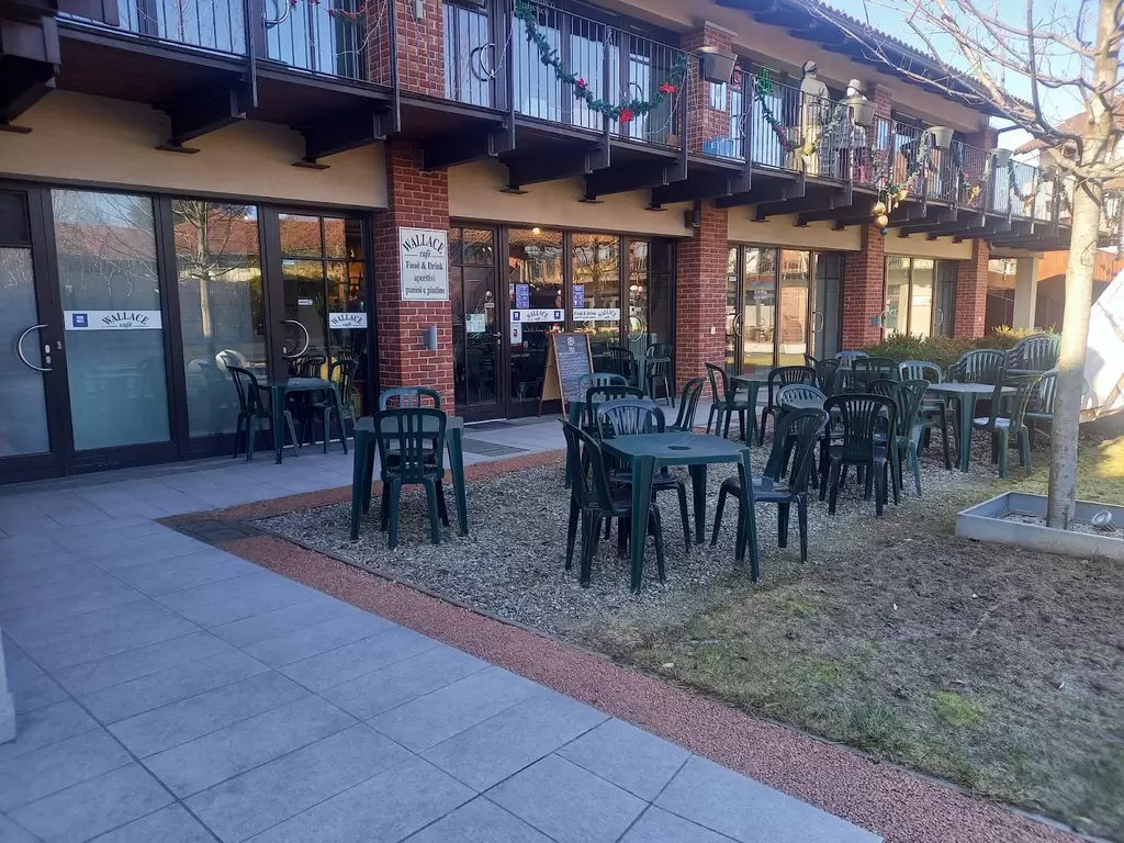 Cena Sconnessi da Wallace Hamburgeria & Pub: 5 posti liberi