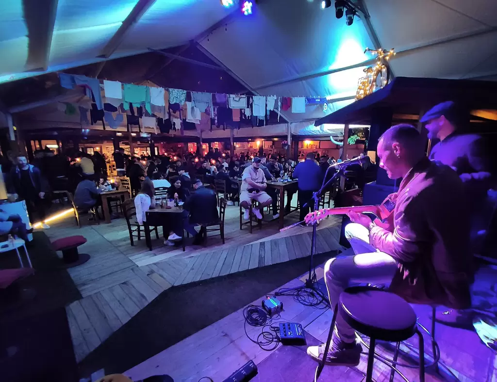 LIVE SHOW GIO IANNOTTA ( divertimento assicurato)