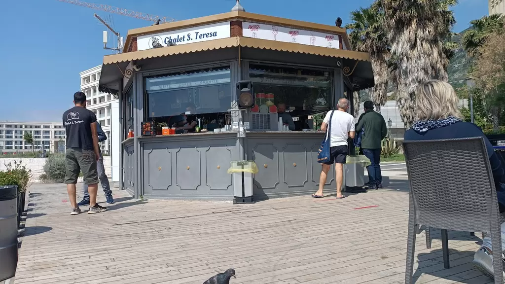 Tablo in spiaggia