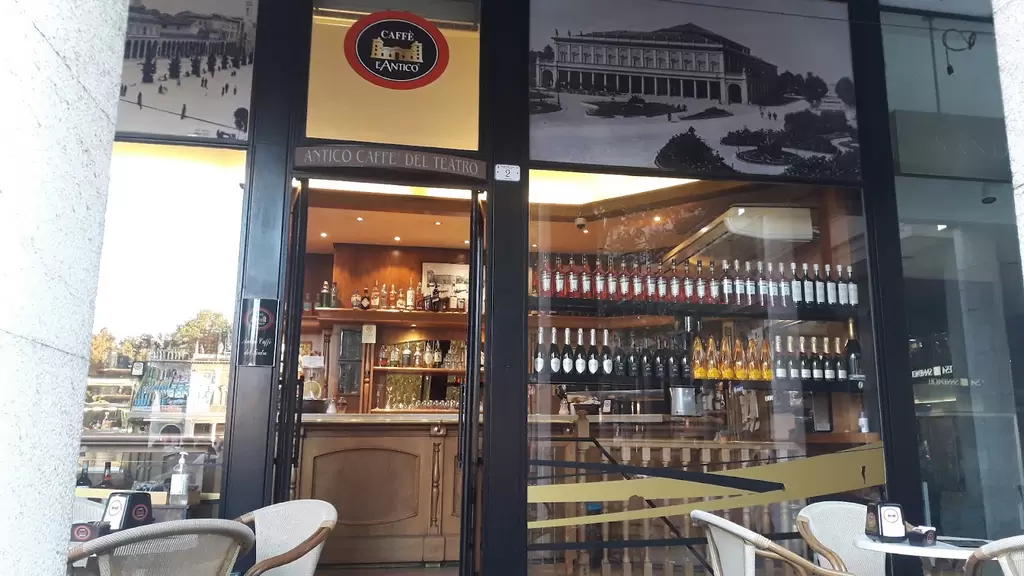 Antico caffè del teatro