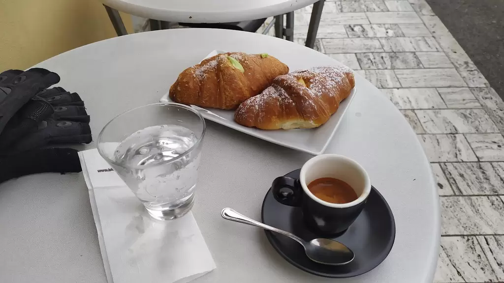 Caffe Cavour..Sala The