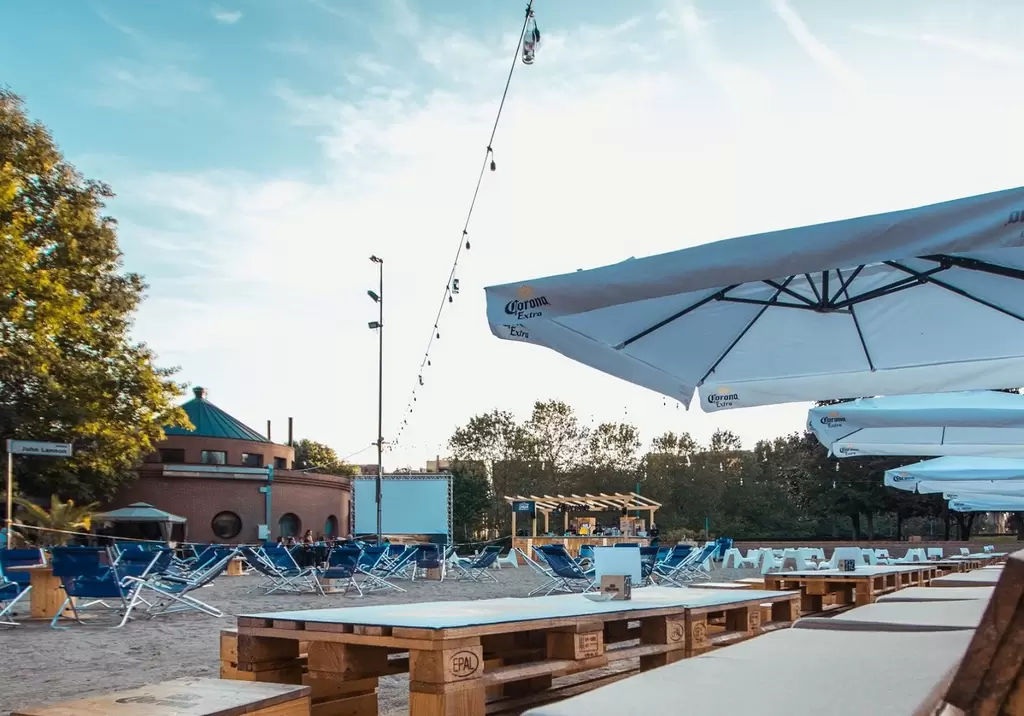 Tablo in spiaggia