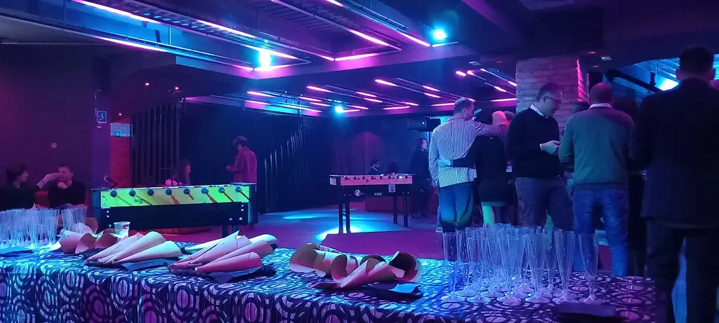 Primo tavolo da The Wall Club: 4 posti liberi