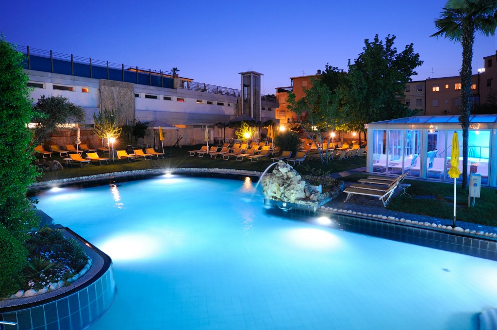 Saturday Night Party 🥂