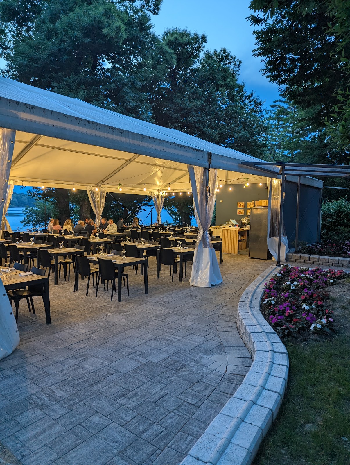 Cena sul lago di Monate