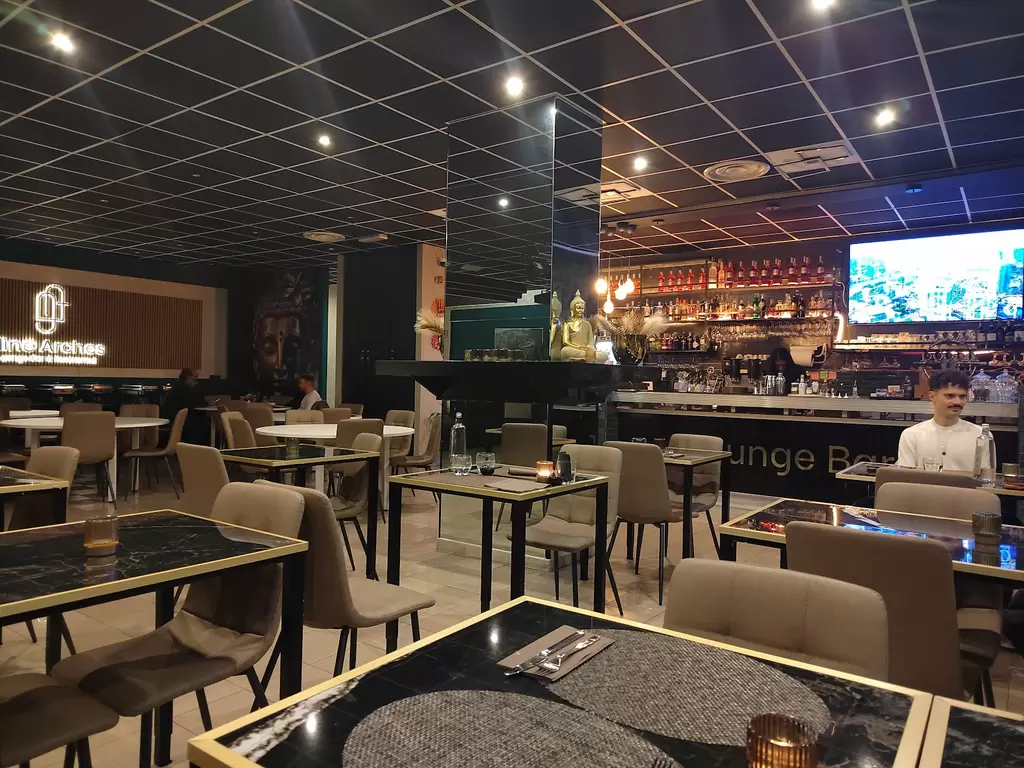 Nine Arches Lounge Bar & Restaurant