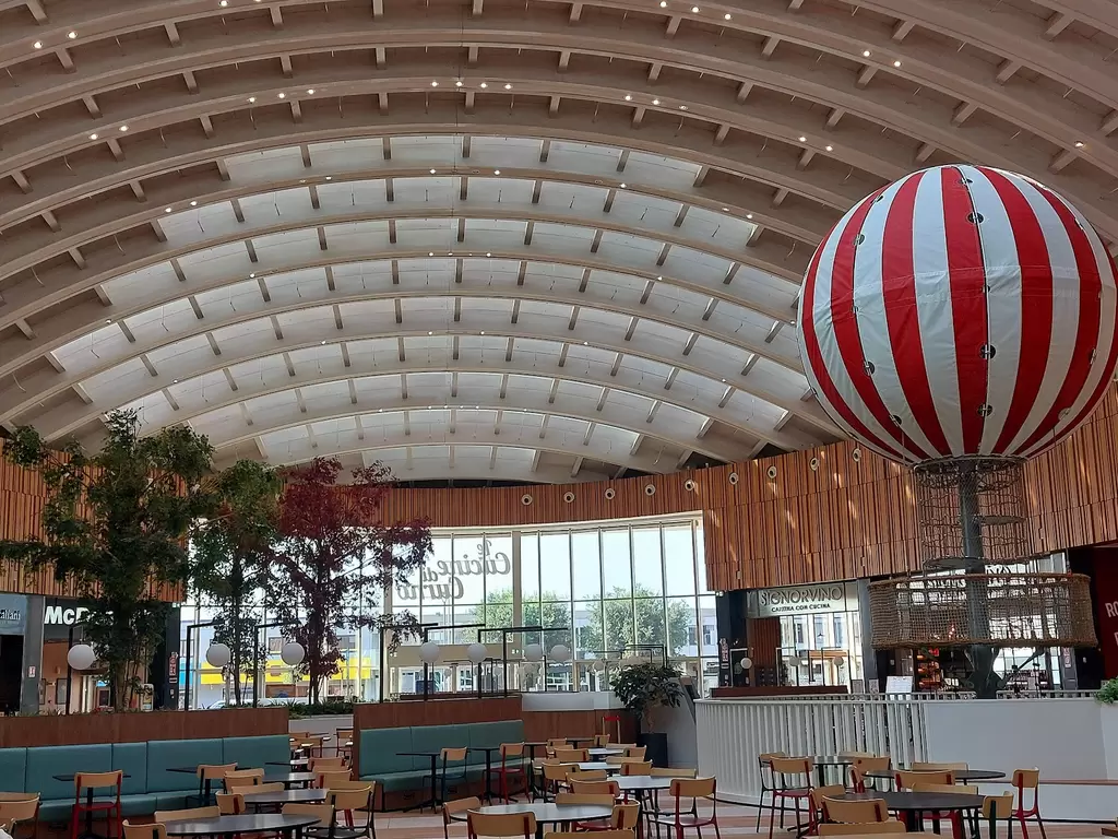 Cinema Vacanze di Natale 83