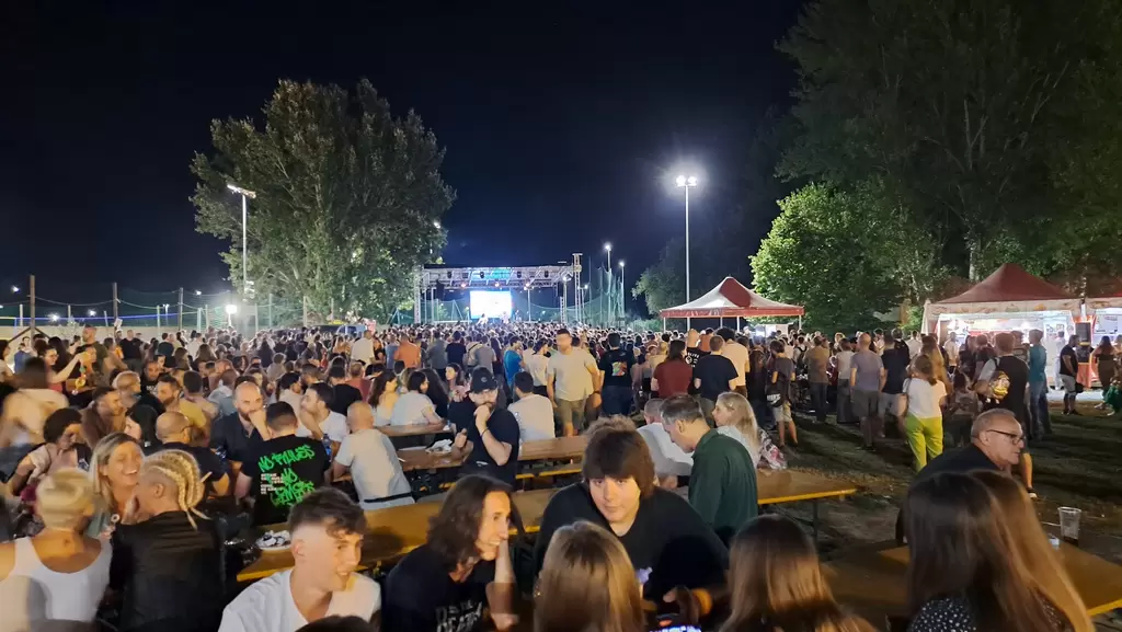 Aperitivo e DjSet in piscina parco dei Renai Signa