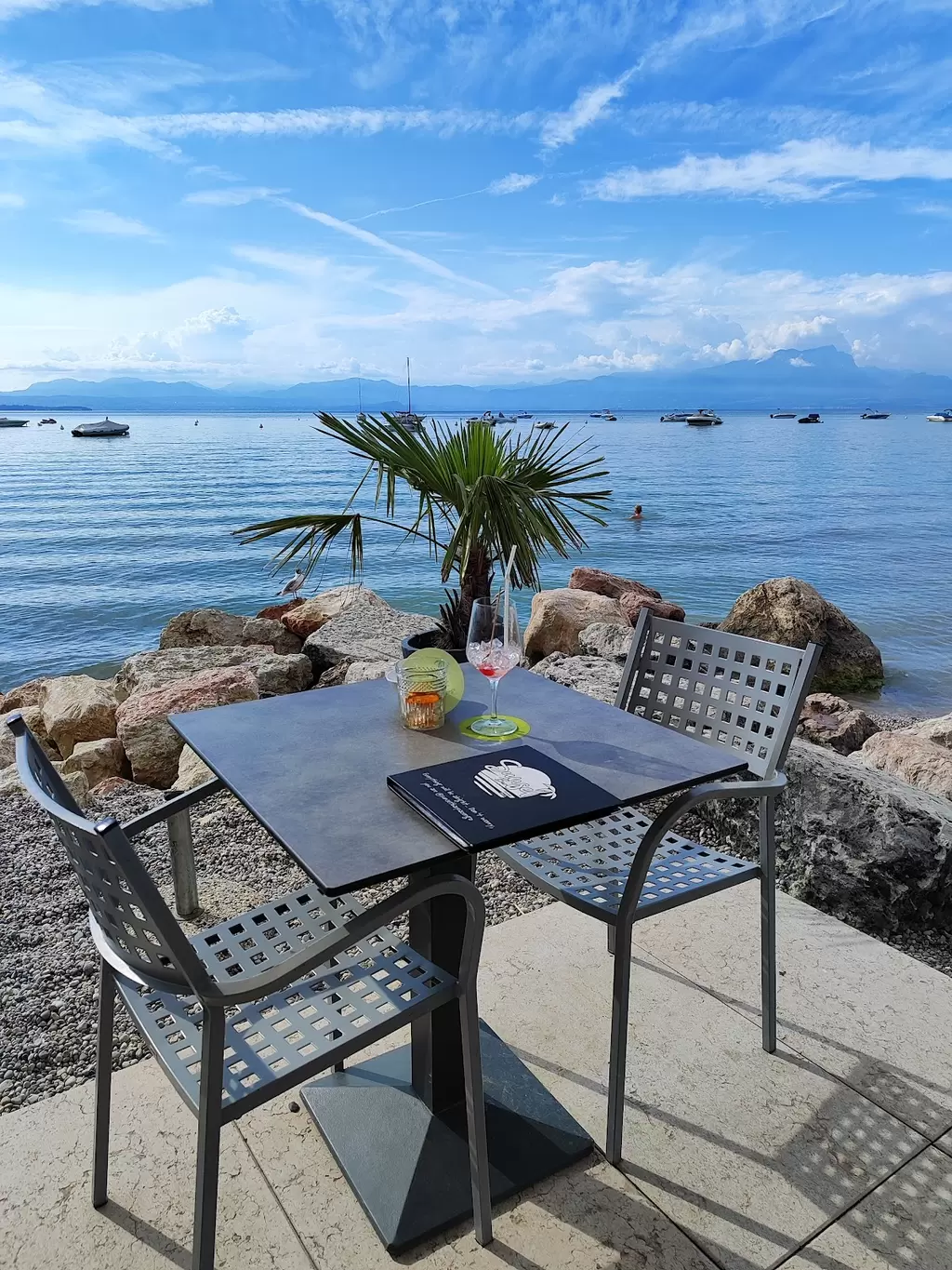 Tablo in spiaggia