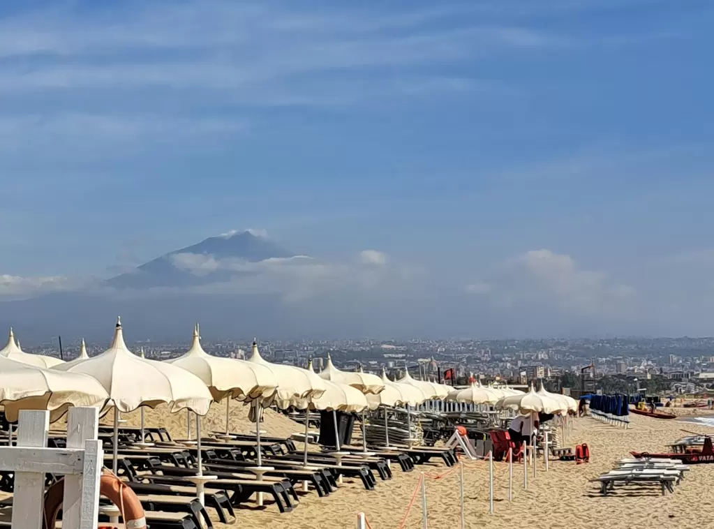 Tablo in spiaggia