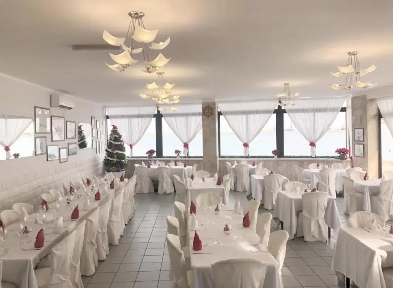 SERATA PIZZA E BALLO SUL MARE.
