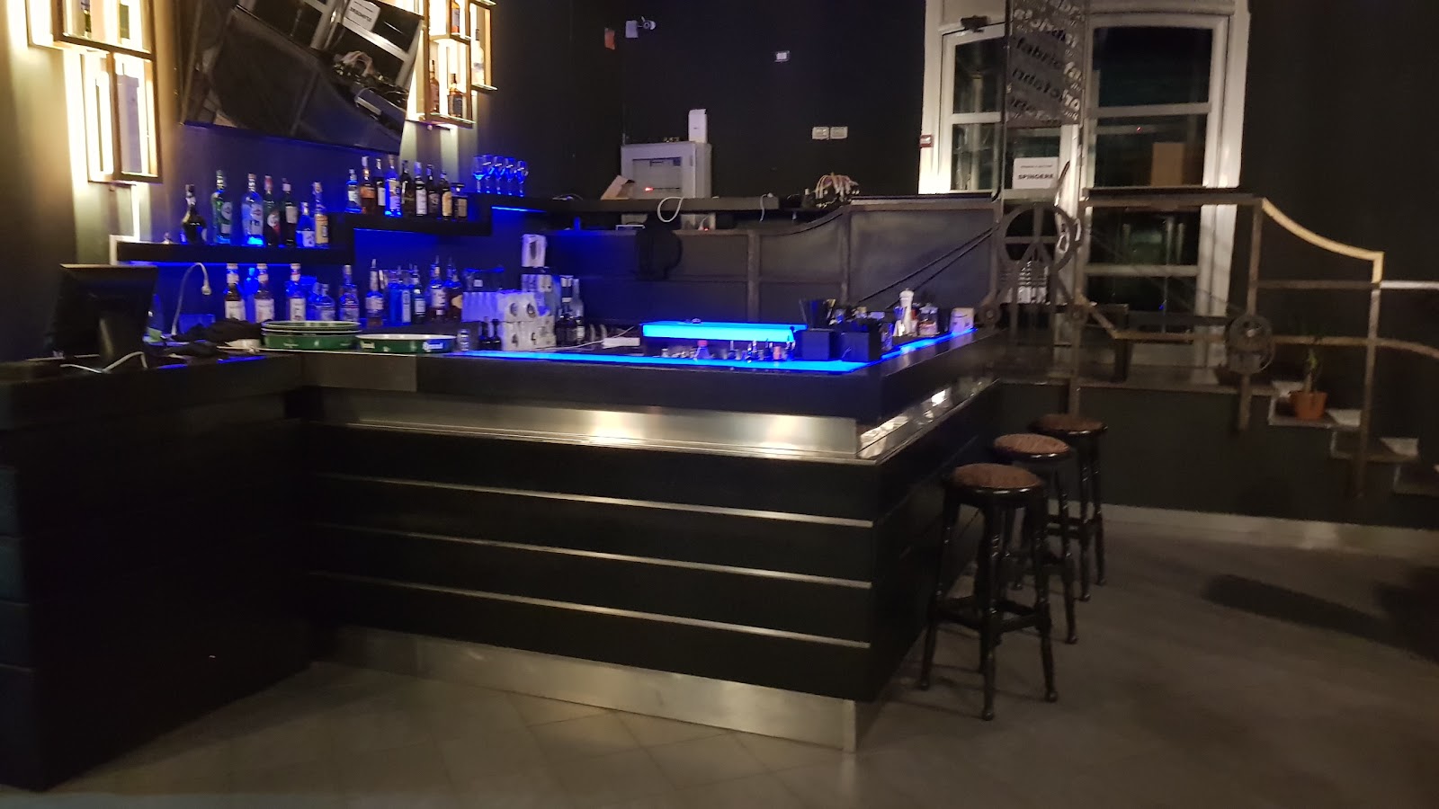 Dinner, Live Music & DJ Set 