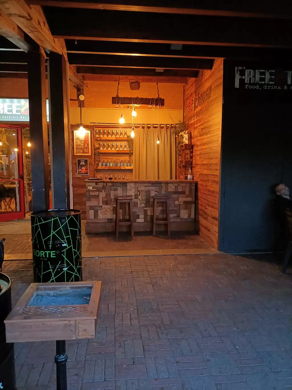 Cena da Freestyle - Cocktail Bar: 10 posti liberi