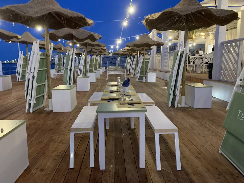 Tablo in spiaggia