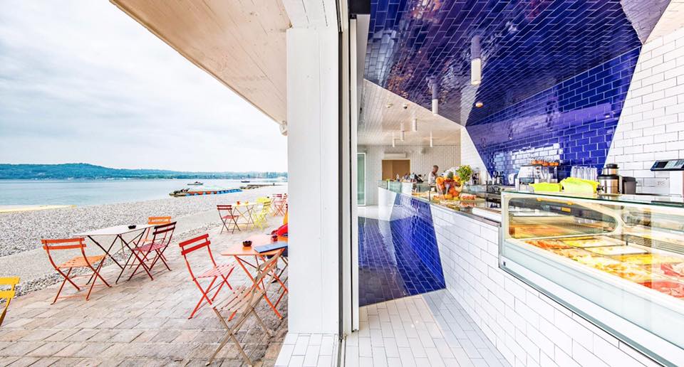 Tablo in spiaggia