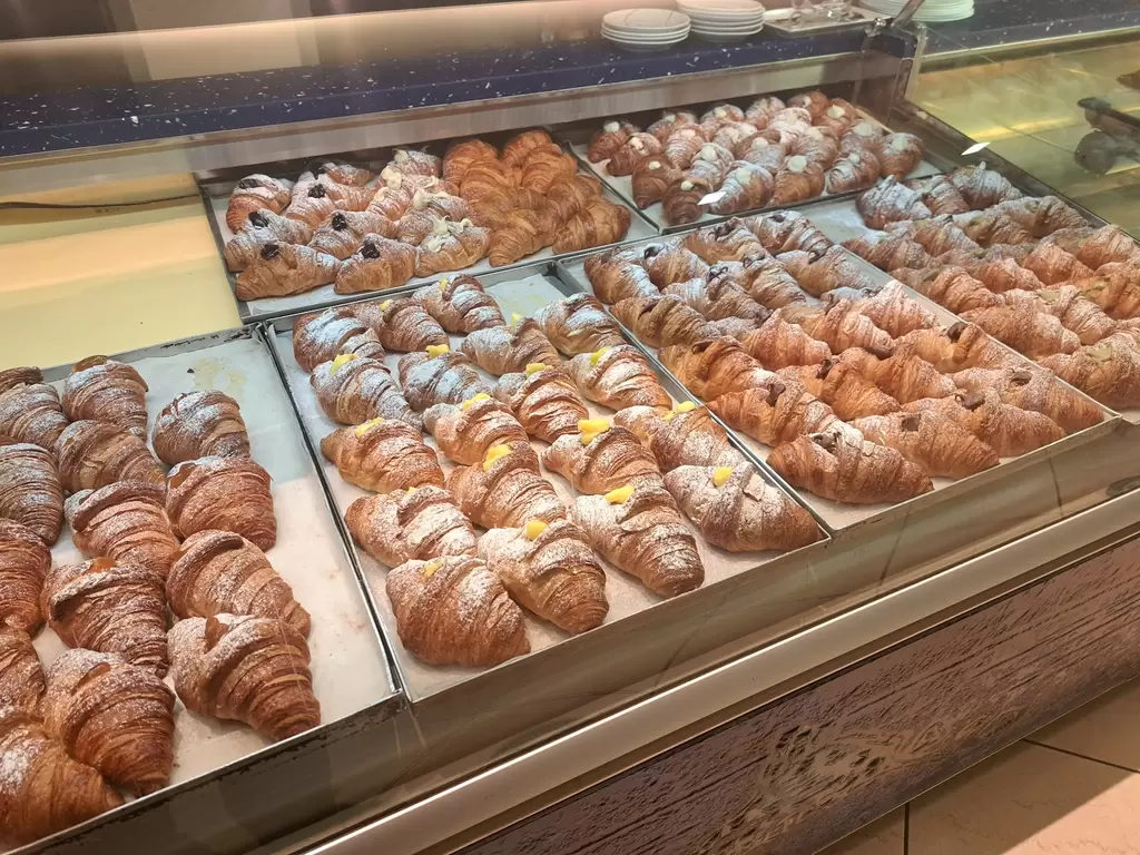 Ritrovo in pasticceria 