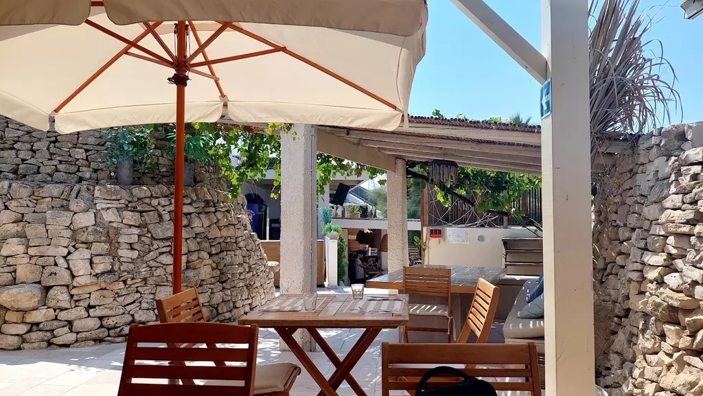Tablo in spiaggia