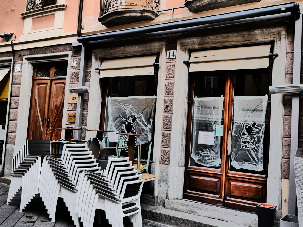 Caffè Nero a Metà