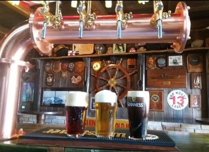 Birra,panino,chiacchiere tra perfetti sconosciuti