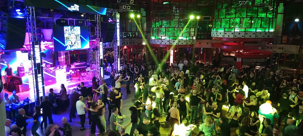 🥳 FESTA IN MASCHERA 🥳 