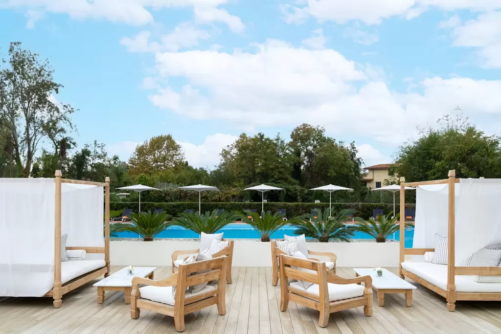 Aperitivo in piscina 